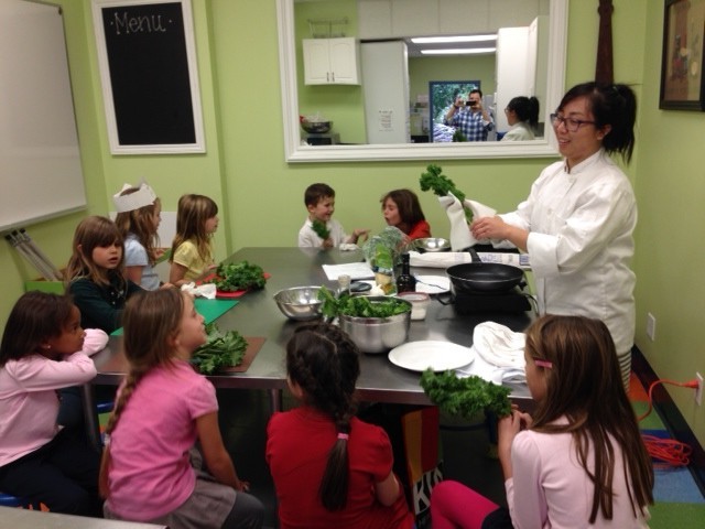 Chef Diana with kids and kale